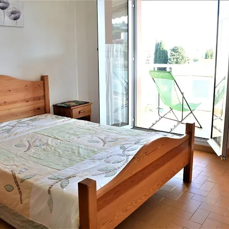 Climatise 2p Avec Parking, Proche Et Commerces A - Fr-1-226b-99 *